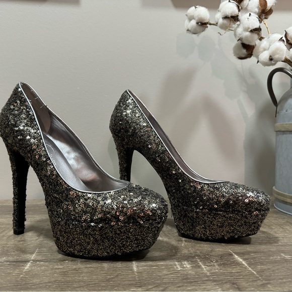 Jessica Simpson Sequin Platform Heels - Picture 1 of 6